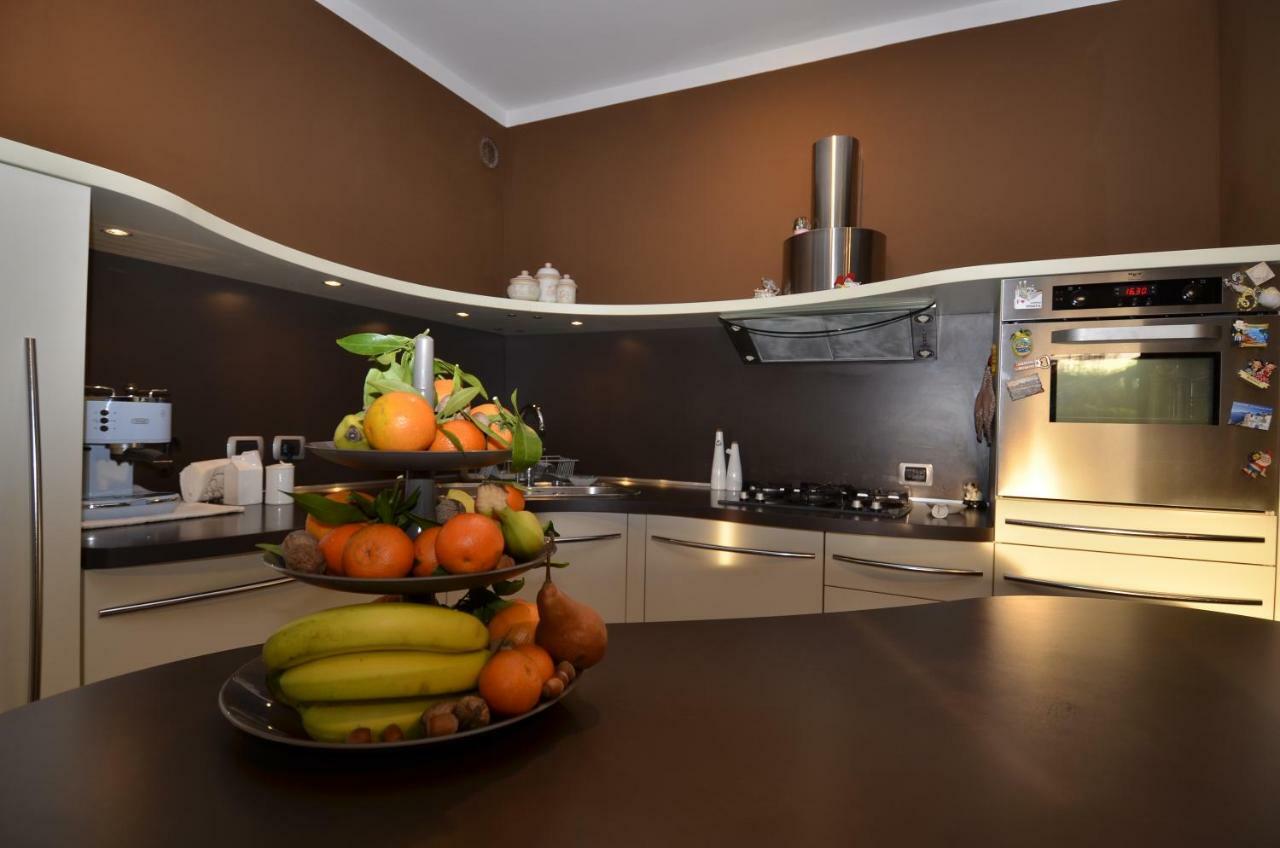 Erno Apartment Lesa Bagian luar foto